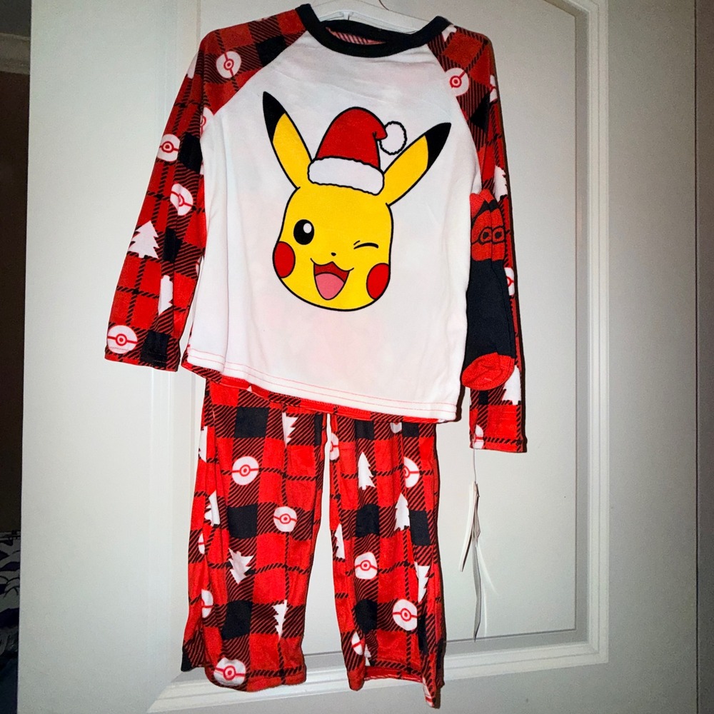 Pokemon Pajama Set Kids XS 4/5 Red NEW Christmas‎ Pikachu 3pc Top Pants Sock